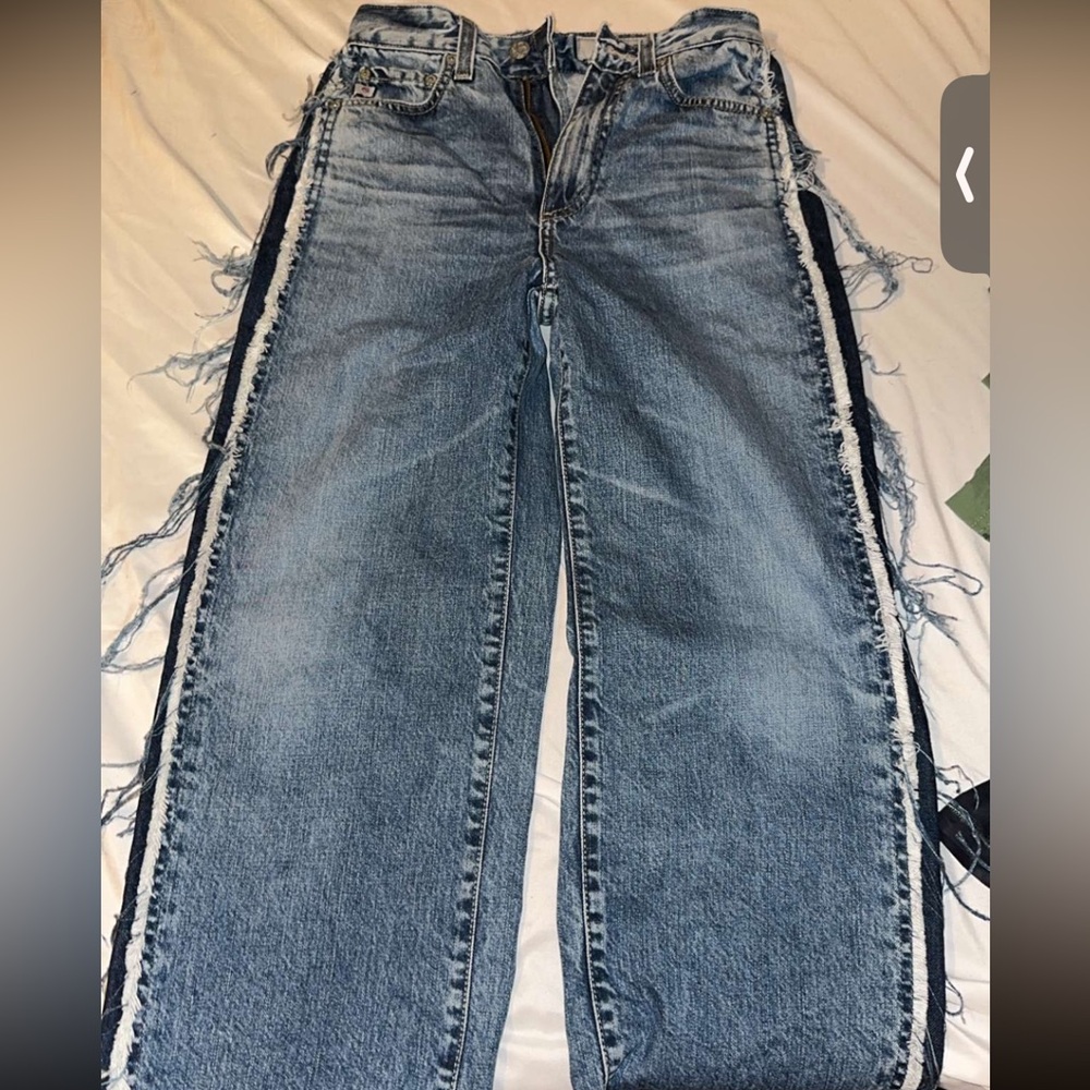 Vintage mom jeans super cute for dressing up or dressing down. Size 23r